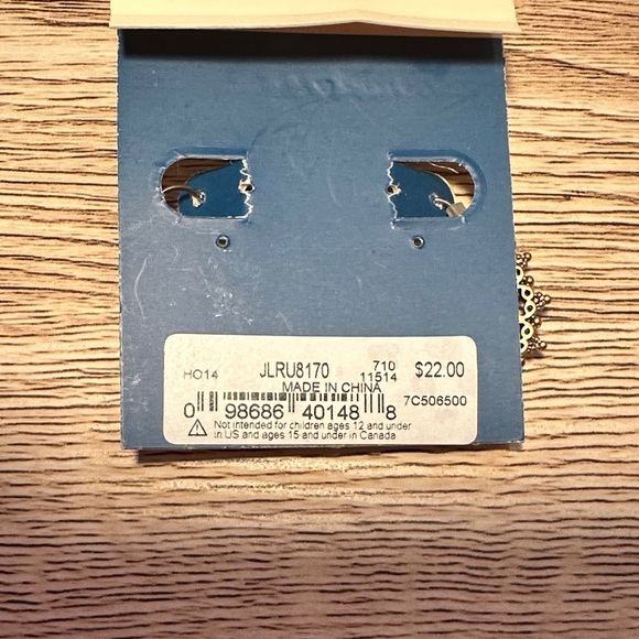 NWT. Lucky Brand Gold-Tone Filigree Textured Hoop Earrings - Picture 2 of 3